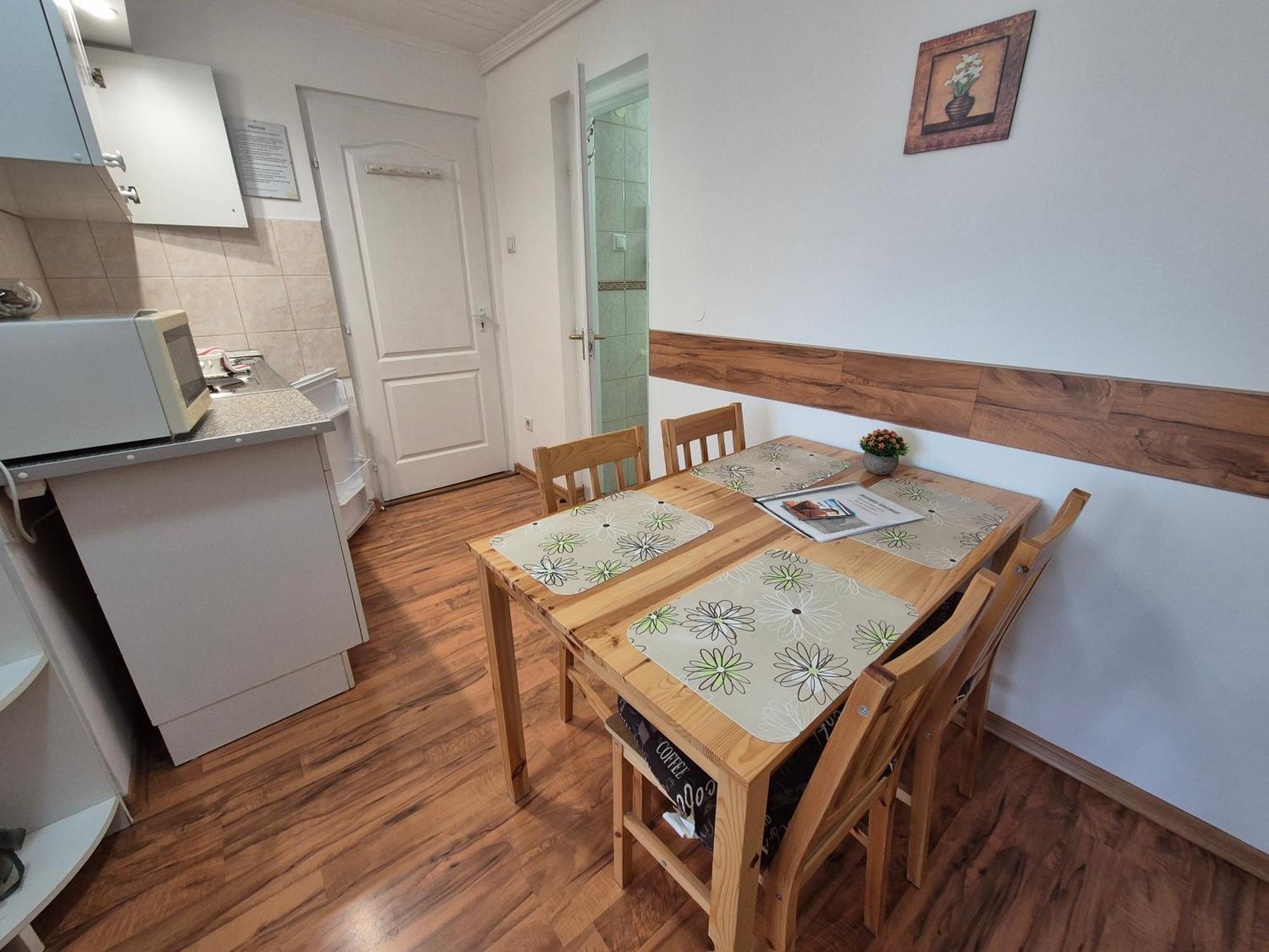Roxanna Apartman Gyula Exterior foto
