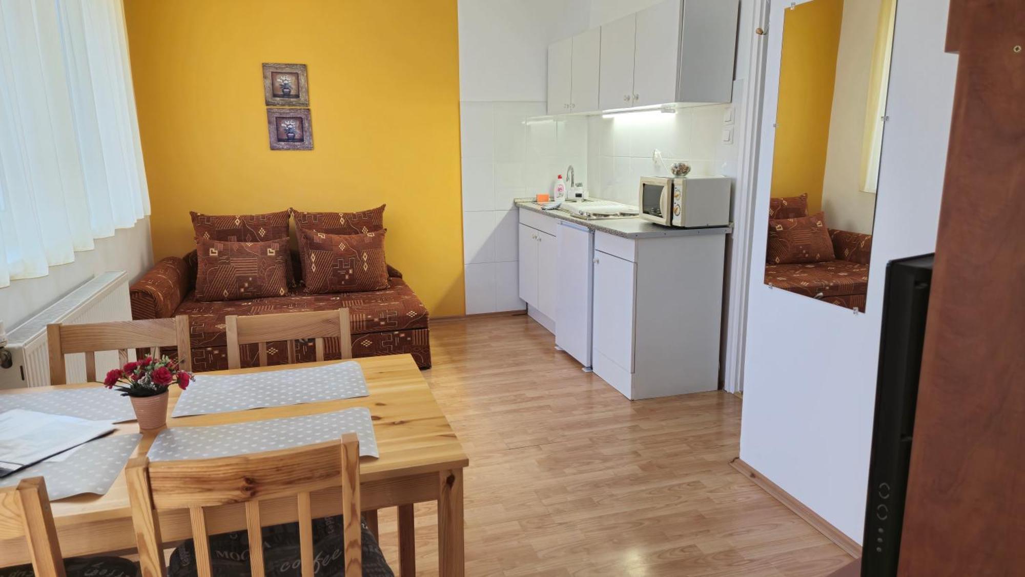 Roxanna Apartman Gyula Exterior foto